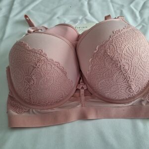 New with tags pink bras underwire